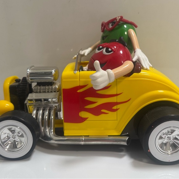 Roadster M&M candy dispenser - Picture 1 of 7
